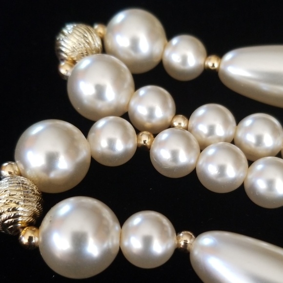 Vintage Faux Pearl and Goldtone Bead Necklace - Picture 3 of 8